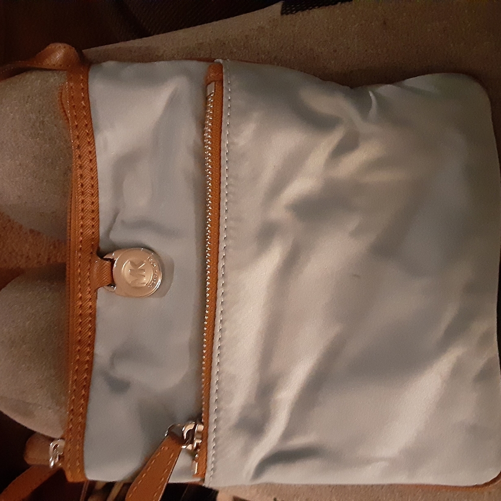 Purses - Picture 2 of 7